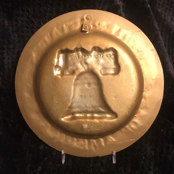 Sexton Gold plates-set of 2 - Picture 3 of 8